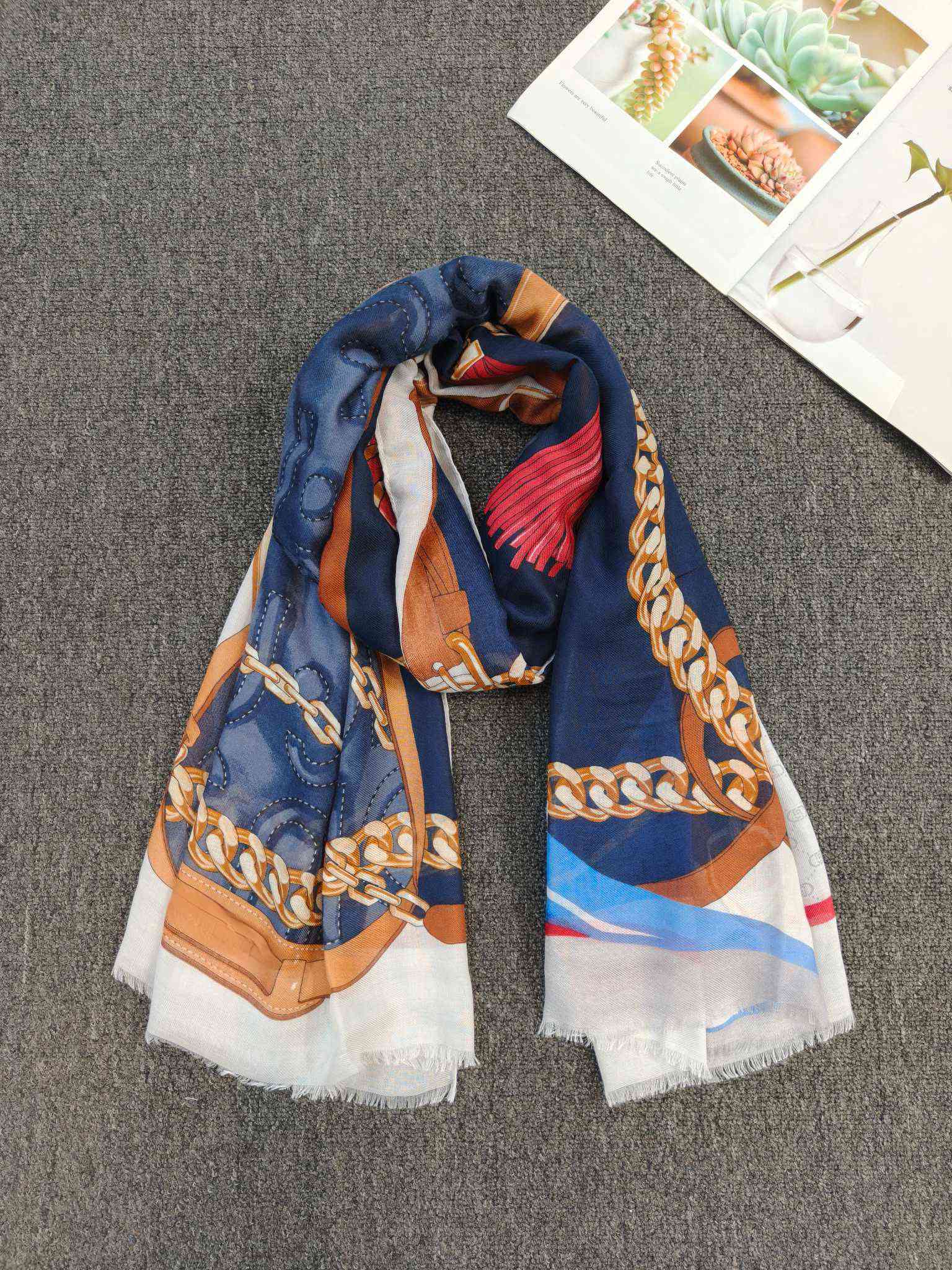 وشاح إيطالي أصلي على الطراز ال - مراجعة Beach Towel Large وسعره